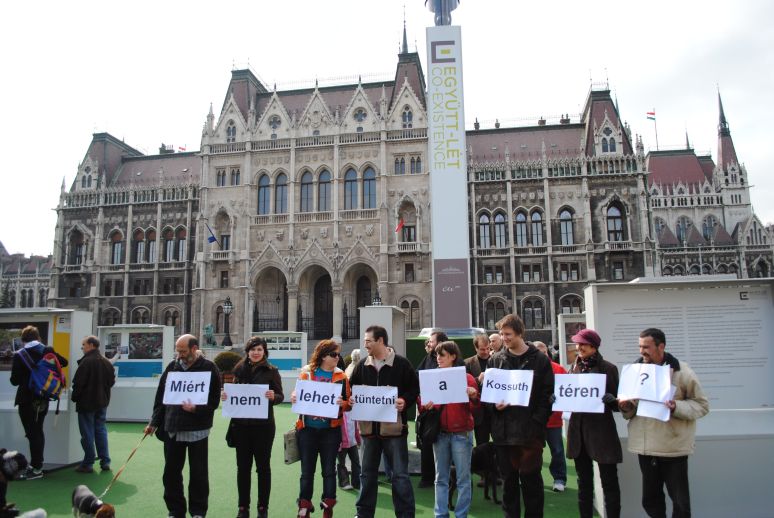 Terézvárosi és erzsébetvárosi LMP tagok is részt vettek a mai Kossuth téri TÜNTETÉS akción